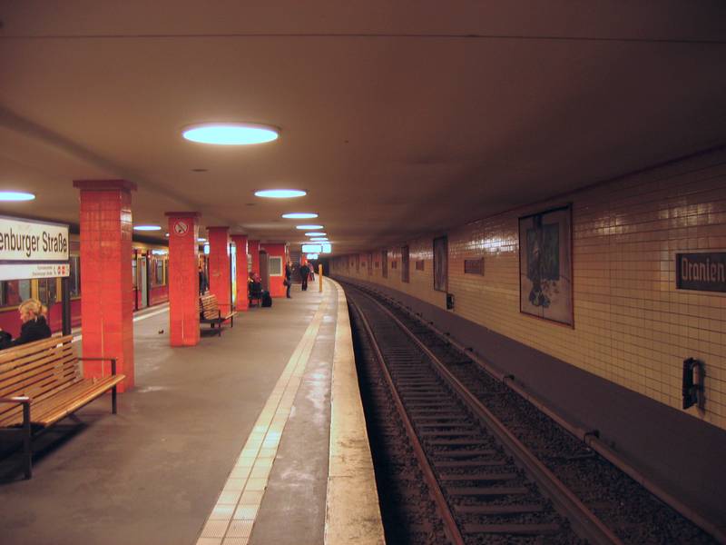 Der S-Bahnhof <i>Oranienburger Straße</i> in Berlin