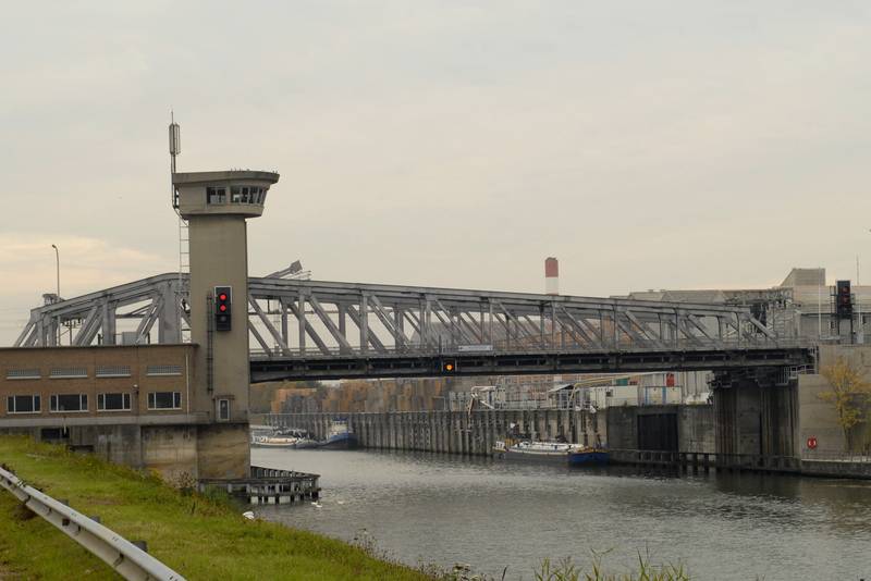 Jan Bogaertsbrug over het Zeekanaal Brussel-Schelde in Kapelle-op-den-Bos
