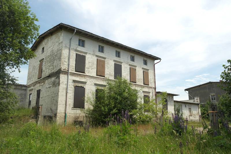 Empfangsgebäude mit Güterschuppen Bf. Klein Warnow, denkmalgeschützt