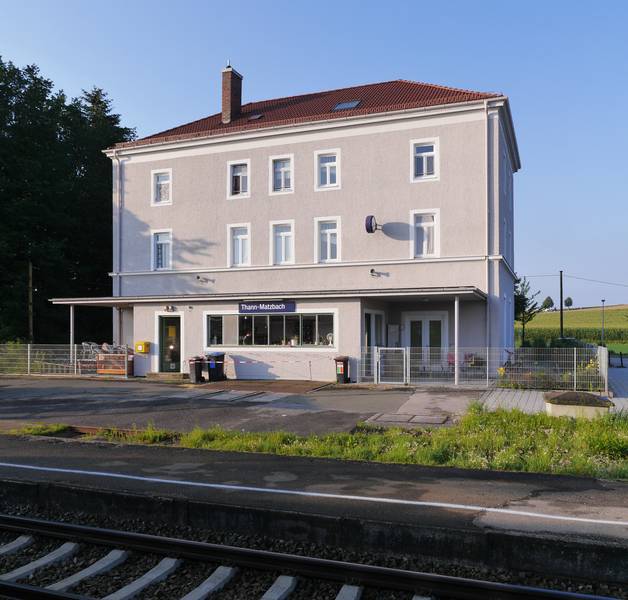 Bahnhof Thann-Matzbach Empfangsgebäude 2018.jpg