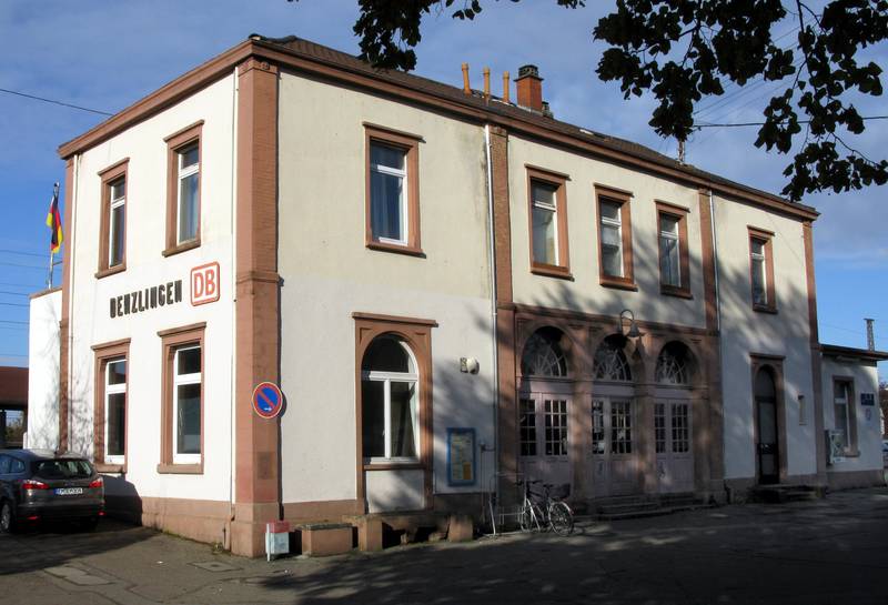 Denzlingen, Bahnhofsgebäude von 1864 von Friedrich Eisenlohr