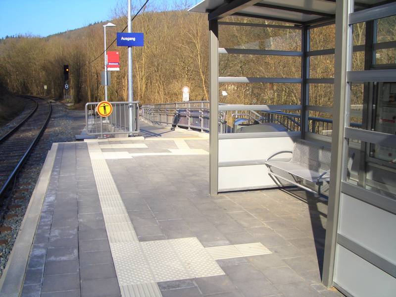 Zu- und Abgang, barrierefreie Rampe