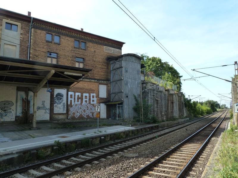 Güterglück train station, unused station building and lower platform