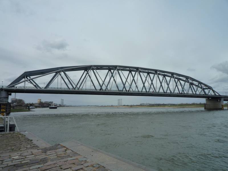 Railway bridge nijmegen.JPG