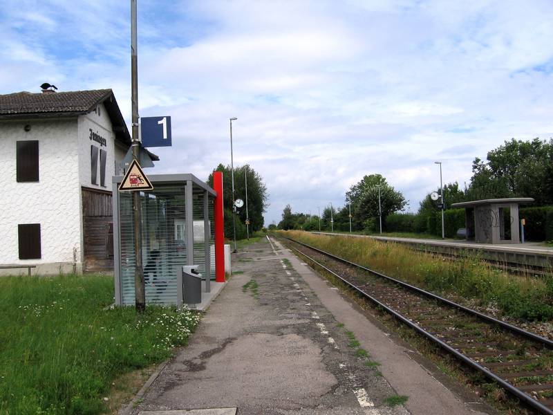 Zusehen ist der Bahnhof des augsburger Stadtteils Inningen