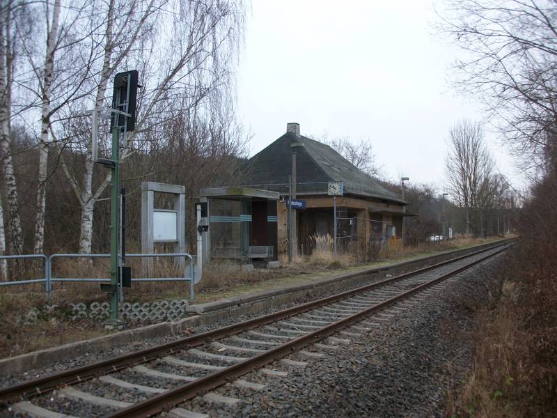 Haltepunkt Niederstriegis nach der Betriebseinstellung (2021)