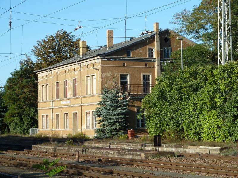 Neuburxdorf railway station