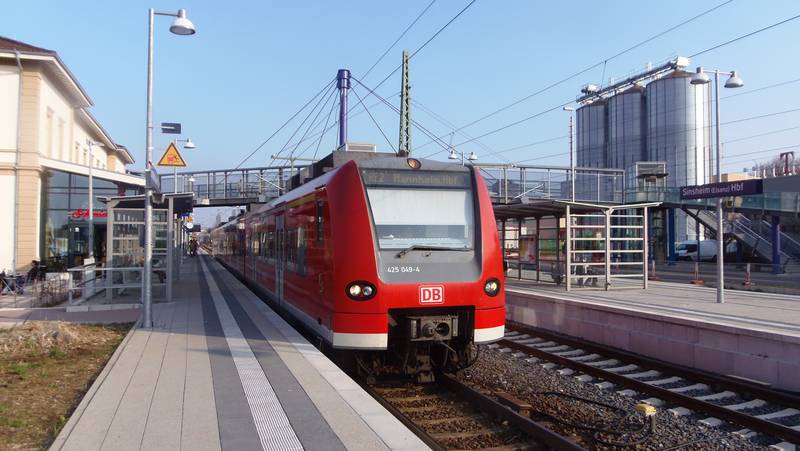 Sinsheim (Elsenz) main station with a train set of 425 series