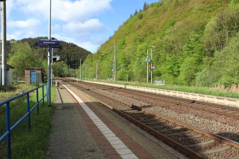 train station Hockeroda, platforms