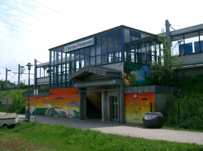 Bernau bei Berlin Bahnhof Friedenstal.jpg