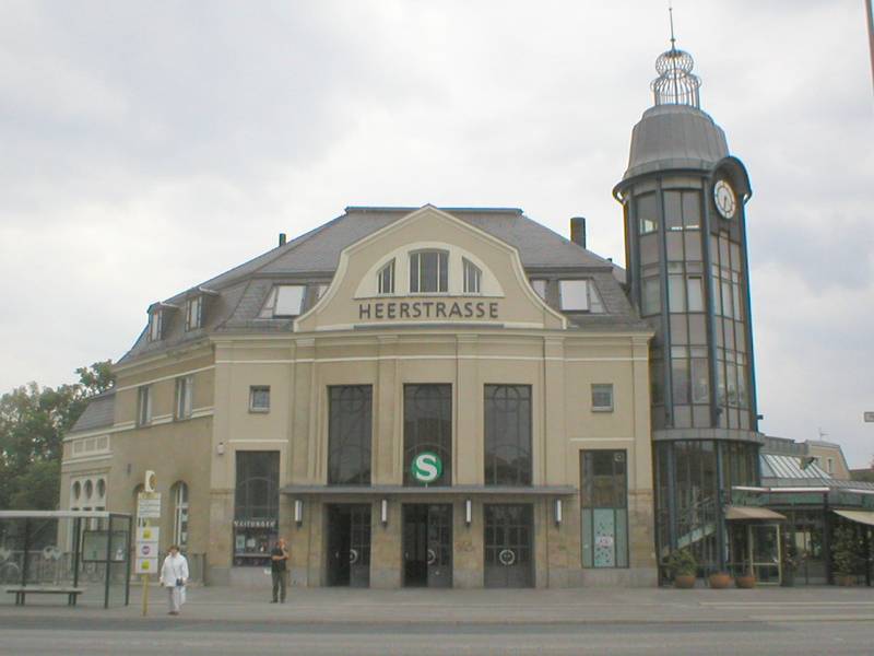 Entrance building of the S-Bahn-station <i>Heerstraße</i> at Berlin-Westend