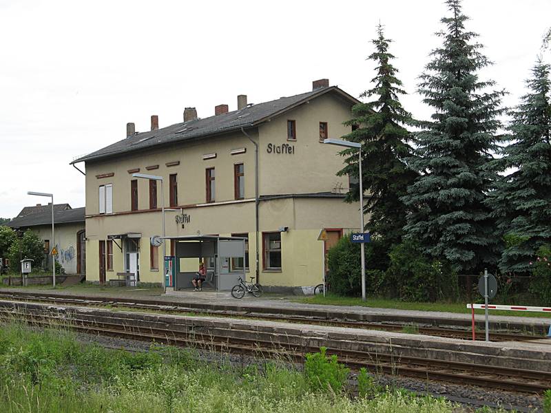 Bahnhof Staffel von der Gleisseite