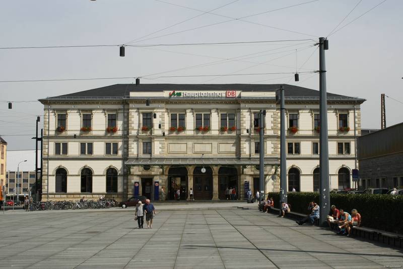 Empfangsgebäude Hauptbahnhof Chemnitz 2009.jpg