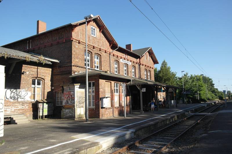 Altentreptow railway station, station building (cultural heritage), view from rail side