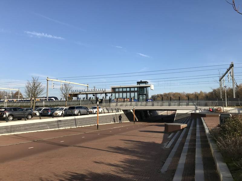 Station Utrecht Lunetten met tunnel.jpg