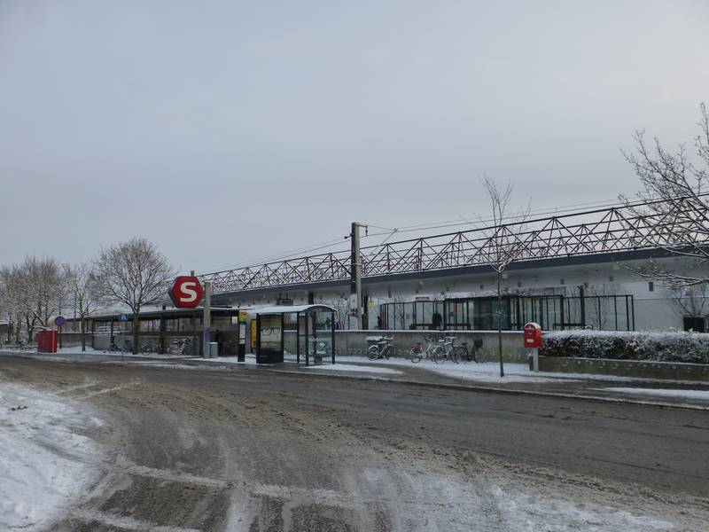 Taastrup Station, a S-train station on Høje Taastrup-banen between Copenhagen and Høje Taastrup.