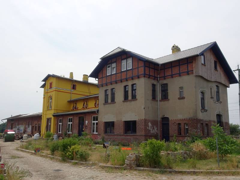 Bahnhof Laage (Meckl), denkmalgeschützt, Empfangsgebäude (Straßenseite)