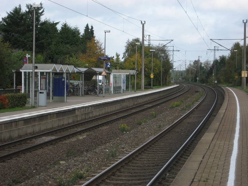 Bahnhof Ritterhude - Blick auf Bahnsteig Ri. Bremen.jpg