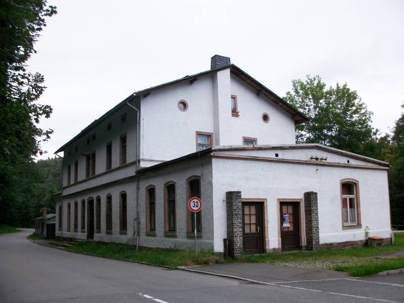 Bahnhof Grünhainichen-Borstendorf, Empfangsgebäude Straßenseite (2016)