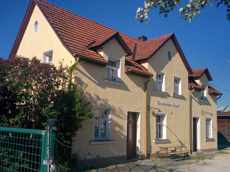 Alter Bahnhof Neunkirchen am Brand, Baudenkmal D-4-74-154-142