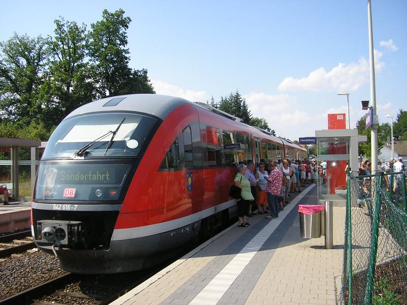 Zugtaufe VT 642-616(Heroldsberg).JPG