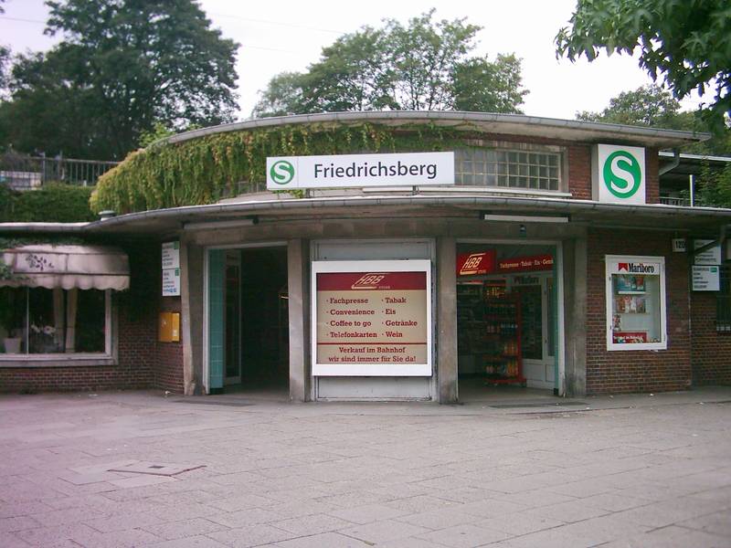 Hamburg-Dulsberg: S-Bahn Haltestelle Friedrichsberg.