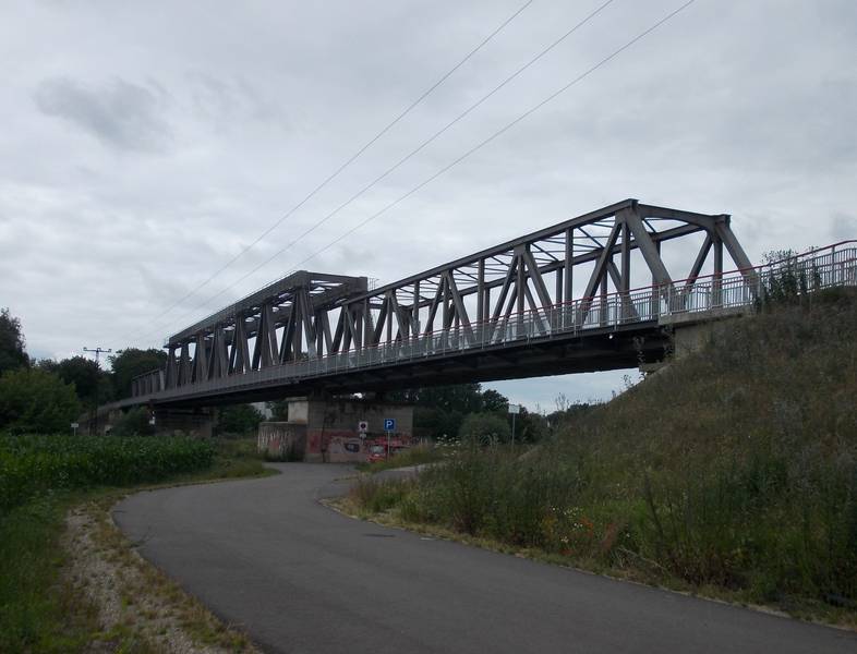 LeunaBahnbrücke1.JPG