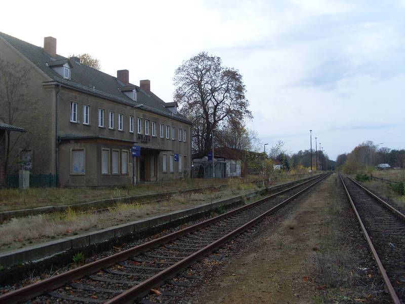 Mücka-railway-station-05-station-building.JPG