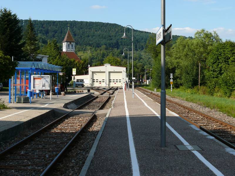 Der Bahnhof in Rudersberg an der Wieslauftalbahn. Im Hintergrund die Wagenhallen.
