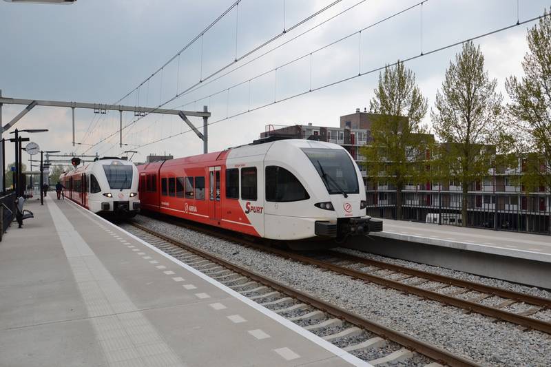 Railway Station Dordrecht Stadspolders, MerwedeLingelijn, Netherlands. Two Spurts arriving.