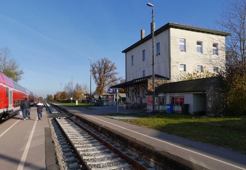 Bahnhof Schwindegg 2016.jpg
