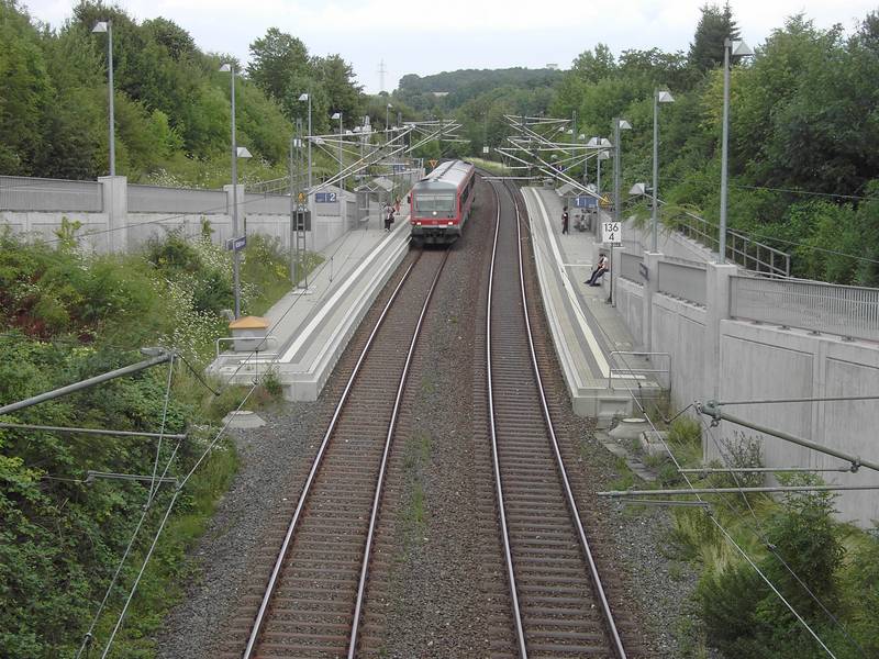 Ein VT 628 am neuen Haltepunkt in Kirchheim (Unterfr).