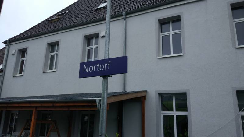 Bahnhofsschild Nortorf