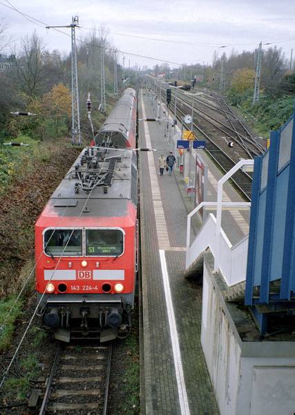 Dbag-s-bahn-rostock-im-s-bahnhaltepunkt-1211208.jpg