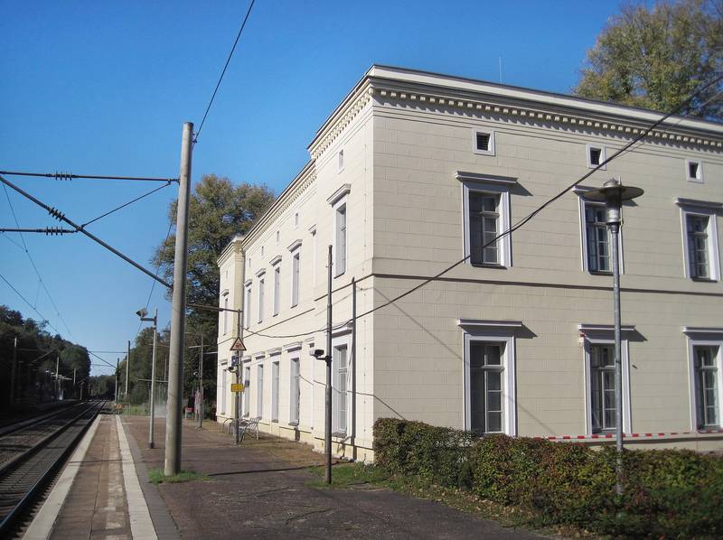 Train station in Friedrichsruh from the east.