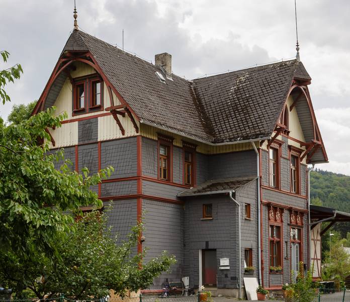 Wissenbach, Bahnhof Straßenseite