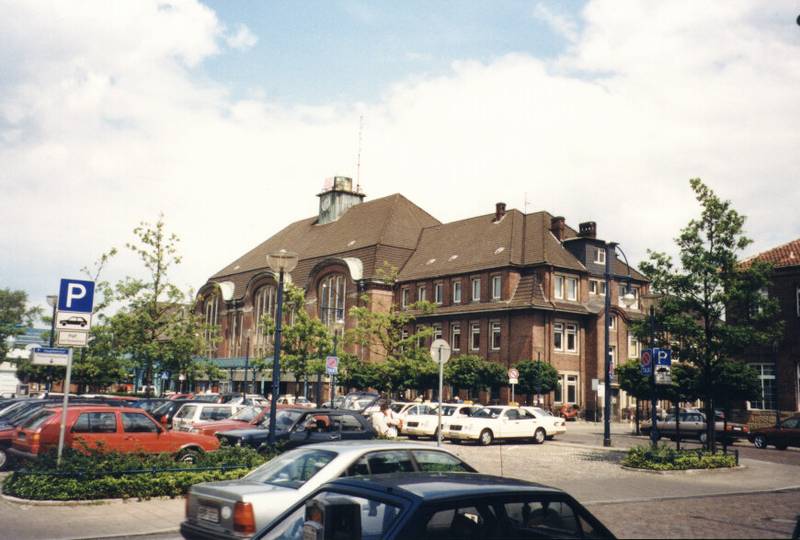 station building Bremerhaven Hauptbahnhof in Germany