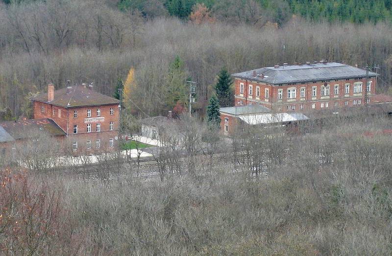 Bahnhofsgebäude in Neuoffingen