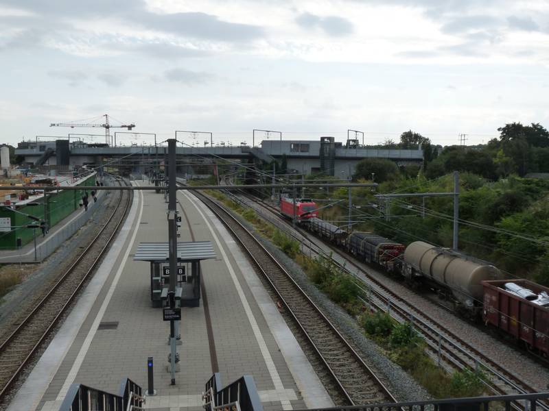 Goederentrein langs station Ny Ellebjerg