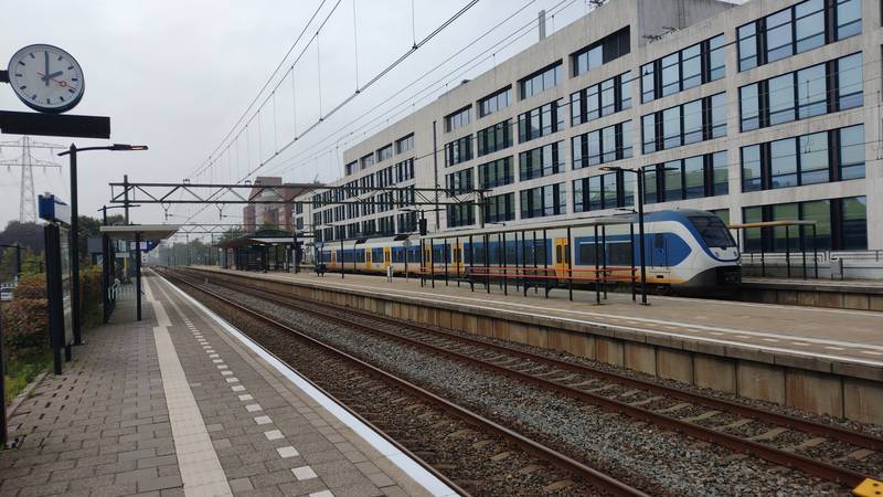 Platforms of Den Haag Mariahoeve station. SLT arrives.