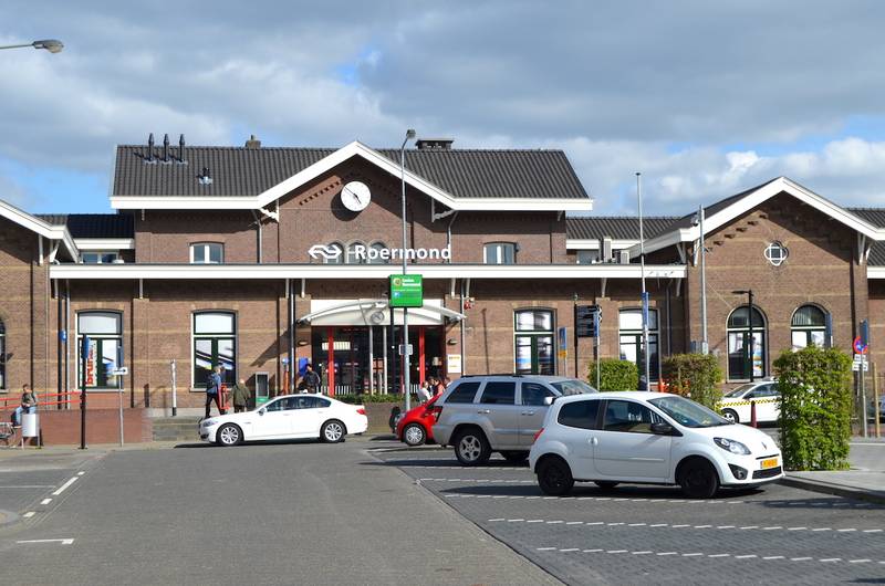 Station Roermond, straatzijde; 17 april 2015. Foto: Erik Swierstra.