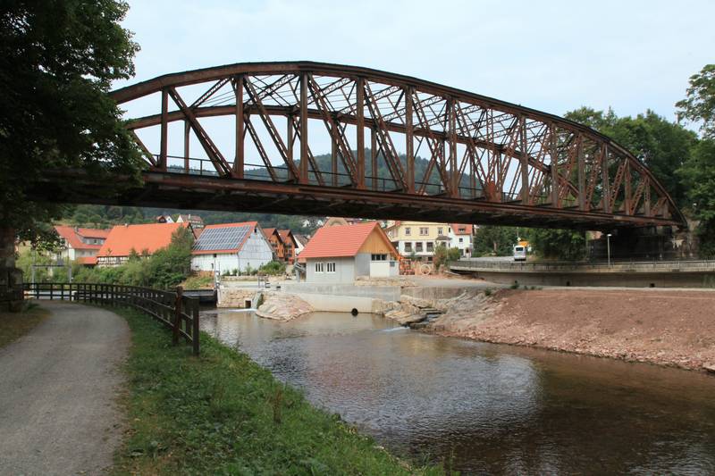 Unterreichenbach - Pforzheimer Straße + Bahnbrücke + Kraftwerk 04 ies.jpg