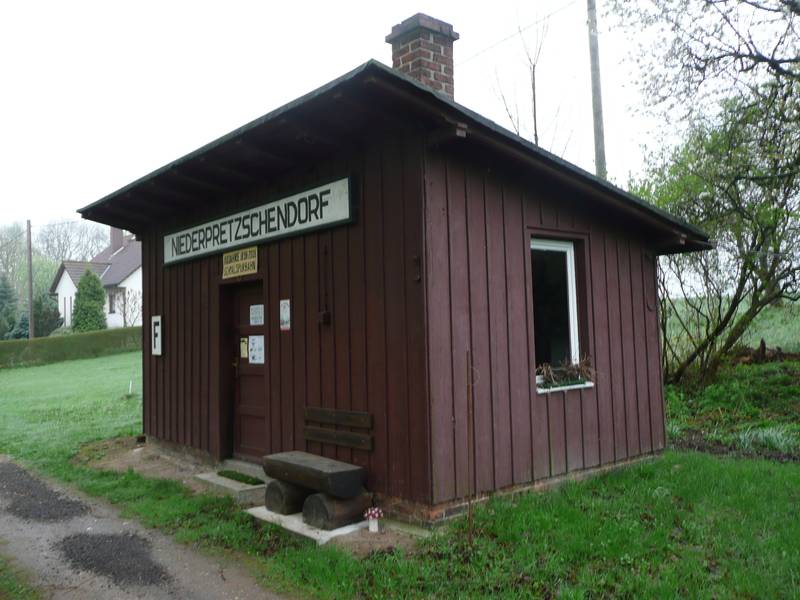 Foto der erhaltenen Wartehalle Niederpretzschendorf