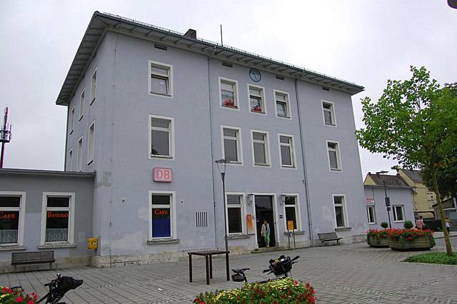 Neuburg-Donau- Bahnhof - geo.hlipp.de - 20458.jpg