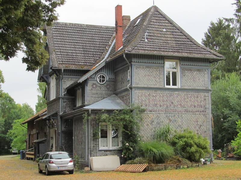 Empfangsgebäude des ehemaligen Bahnhofs Warburg-Altstadt (2018)
