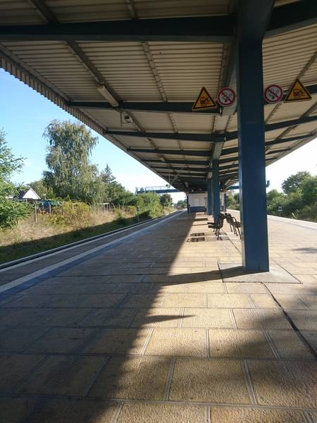 Bahnsteig Grünbergallee, Blick Richtung Osten, Aufnahme von 2020