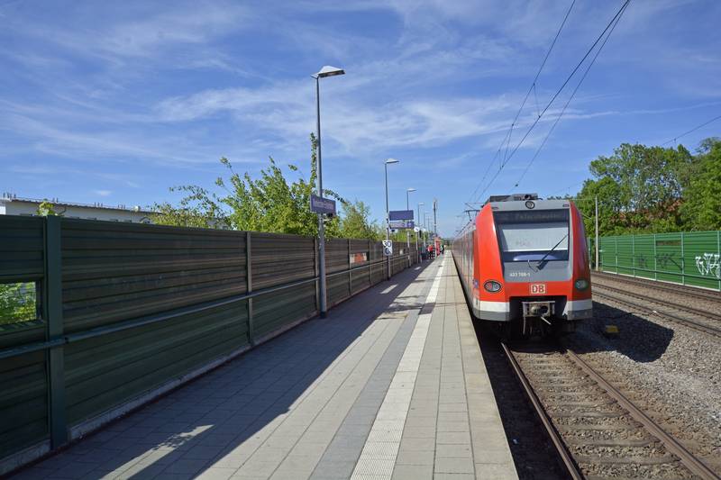 DB Station Vierkirchen-Esterhofen (S2 Haltepunkt).JPG
