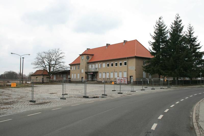 Land Brandenburg; Landkreis Havelland. Rathenow, Buschstraße 9. Baudenkmal: Bahnhof Rathenow Nord