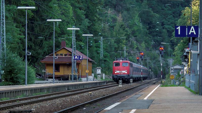 BR 110 468-6, DB AG - Bahnhof Triberg (49812306298).jpg