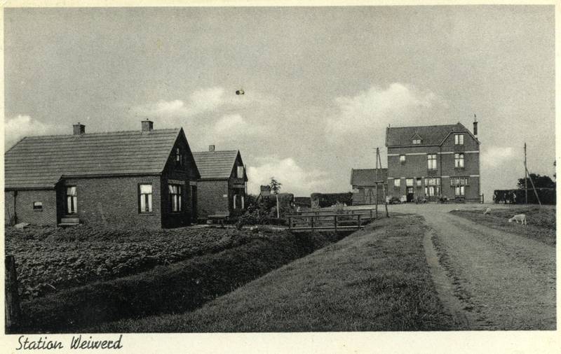 Gezicht op het N.S.-station Weiwerd te Weiwerd.